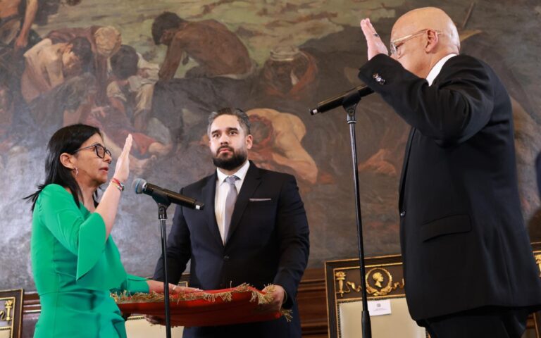 Delcy Rodríguez jura como presidenta encargada de Venezuela