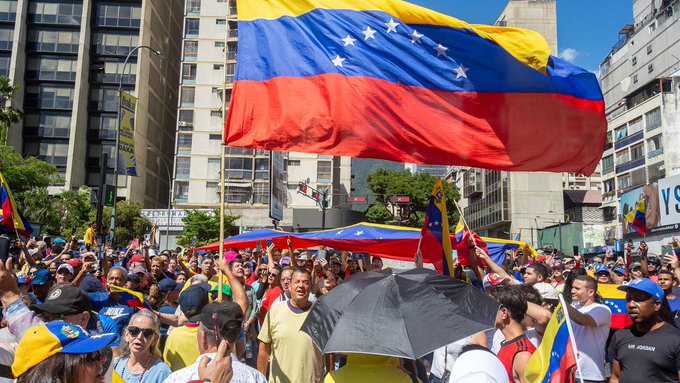 Venezuela excarcela a 18 periodistas