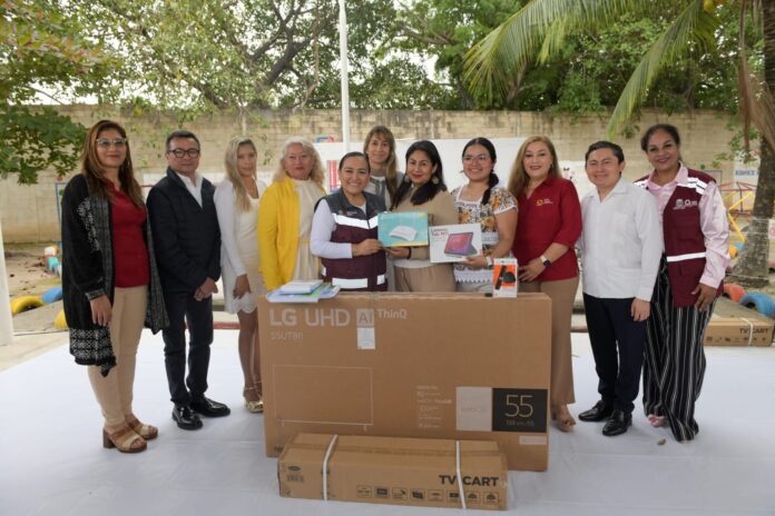Entregan material tecnológico y pedagógico a docentes de preescolar de Quintana Roo