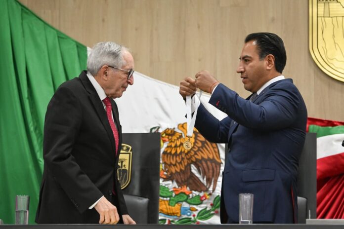 Gobierno de Chiapas entrega la medalla ‘Manuel Velasco Suárez‘ a David Kershenobich