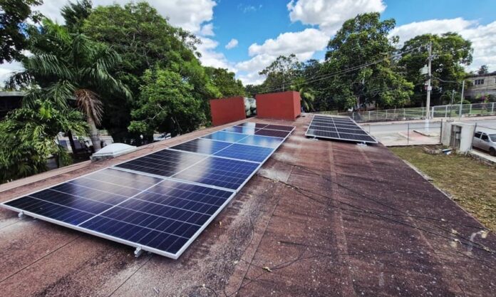 Instalan paneles solares en planteles del Colegio de Bachilleres de Yucatán