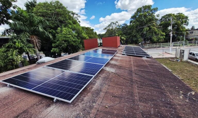 Instalan paneles solares en planteles del Colegio de Bachilleres de Yucatán