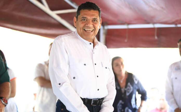 Javier May se ausenta por una ‘molestia abdominal’