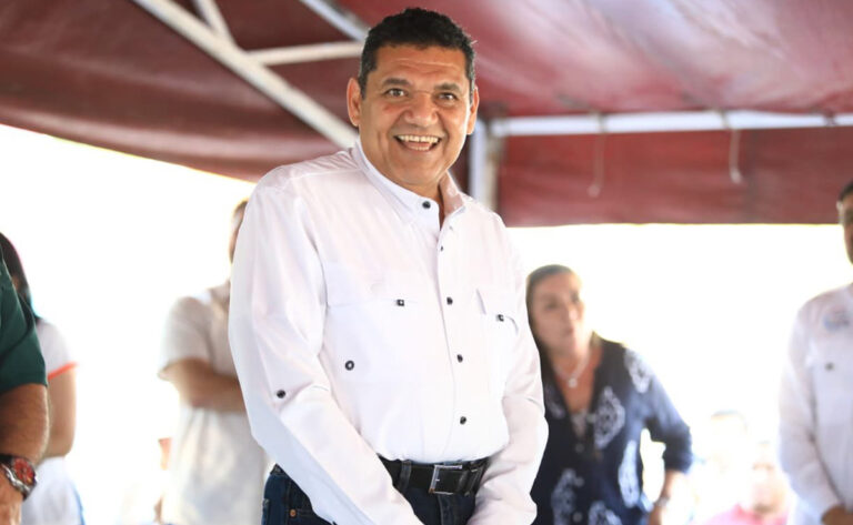 Javier May se ausenta por una ‘molestia abdominal’