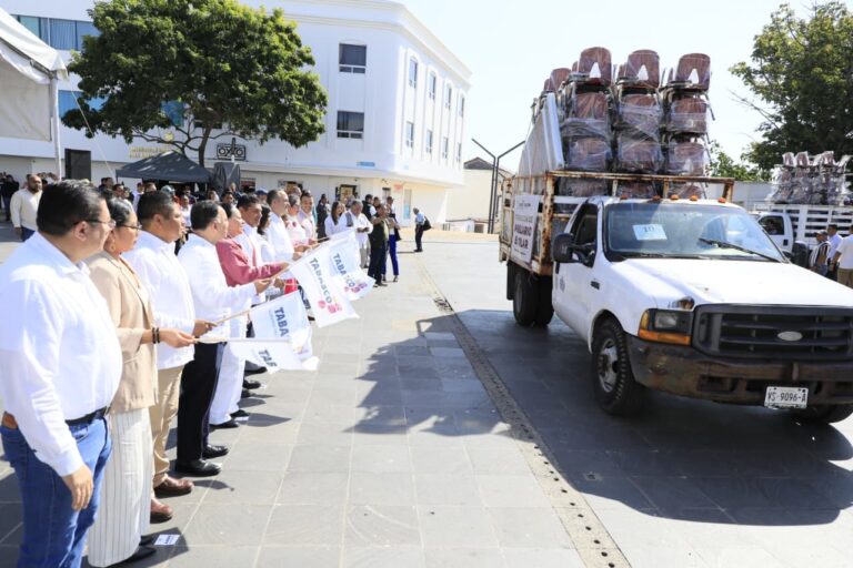 Más de 11 mil estudiantes de Tabasco estrenarán mobiliario escolar