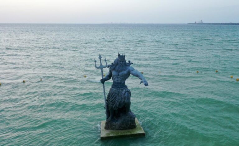 Poseidón contra dioses mayas, el litigio indígena contra una estatua griega en el mar yucateco