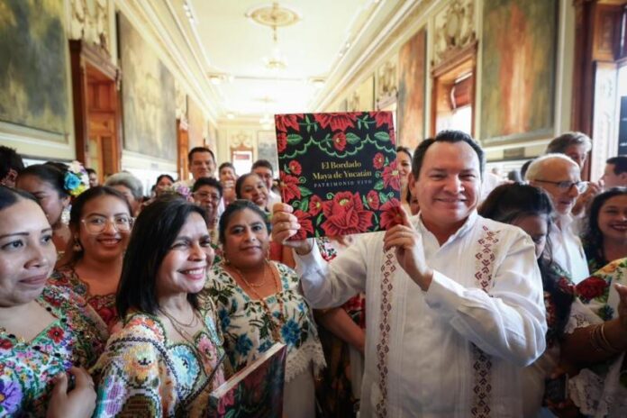 Presentan libro sobre el bordado maya de Yucatán