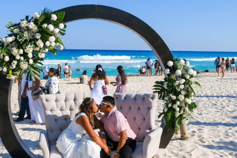 Sí al amor: Se casan 357 parejas en Cancún previo al Día del Amor