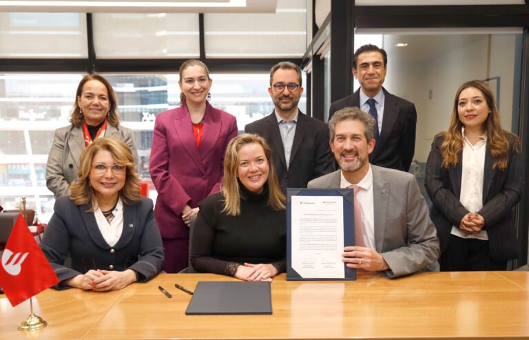 Fundación Santander México y Tecmilenio otorgarán 400 becas a jóvenes