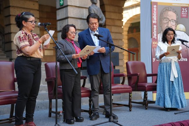 Encabeza secretario Mario Delgado lectura colectiva por el centenario del natalicio de Jaime Sabines en el MVM