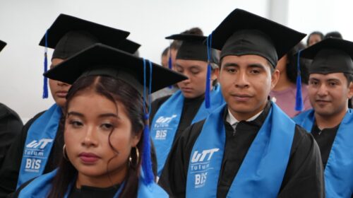 Se gradúa la primera generación 🎓 de la Universidad Tecnológica de Tulum