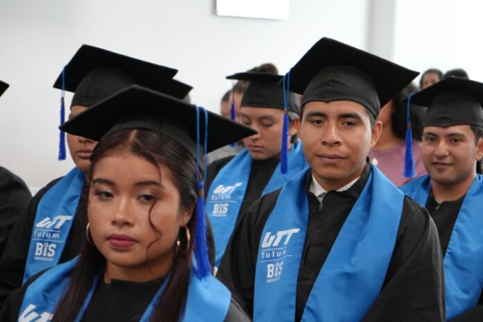 Se gradúa la primera generación 🎓 de la Universidad Tecnológica de Tulum