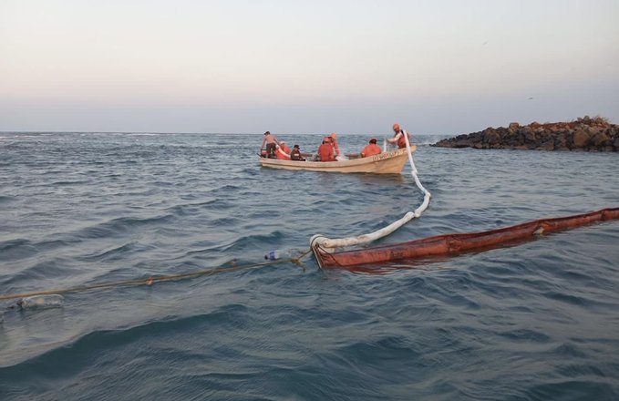 Avanza la limpieza de residuos de hidrocarburos en playas del Golfo de México