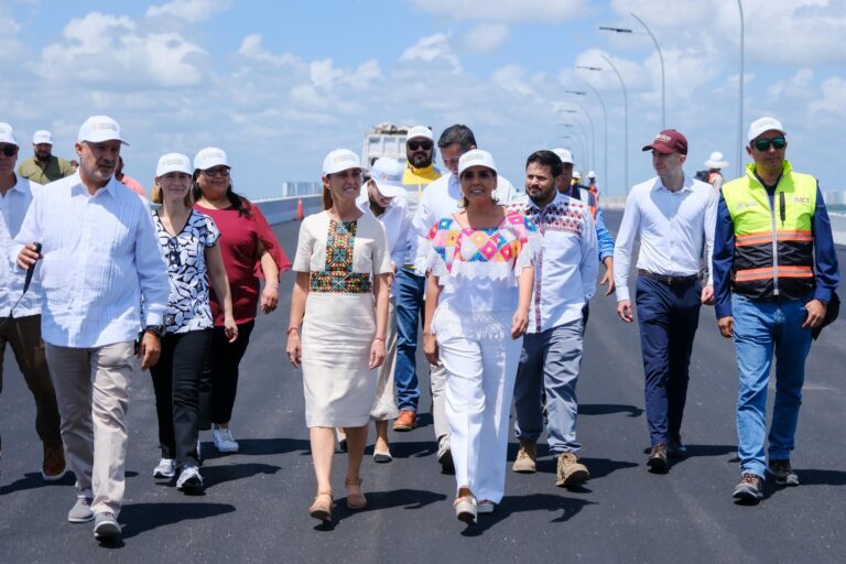 Claudia Sheinbaum y Mara Lezama supervisan obras del puente Nichupté