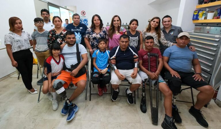 Entregan prótesis a beneficiarios de Chetumal