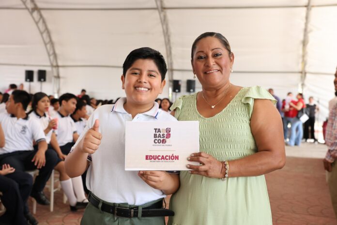 Estudiantes de Jalpa de Méndez son beneficiados con tabletas del programa ‘Inclusión Digital’