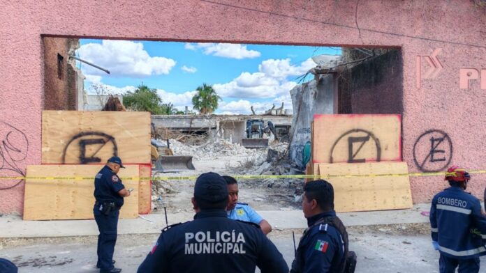 Hombre muere tras desplome de techo en predio de Mérida