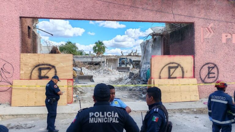 Hombre muere tras desplome de techo en predio de Mérida