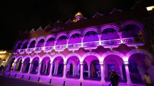 Iluminan de morado al Palacio Municipal de Mérida por el Día de la Mujer