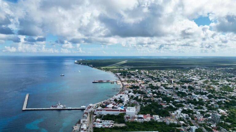Nueva ruta aérea conecta Montreal con Cozumel