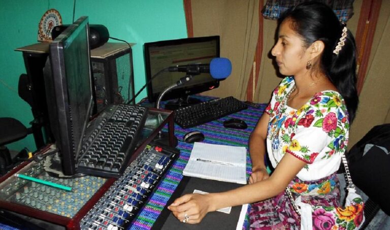 Secretaría de las Mujeres e INPI firman convenio para difundir Cartilla de Derechos en radios comunitarias indígenas