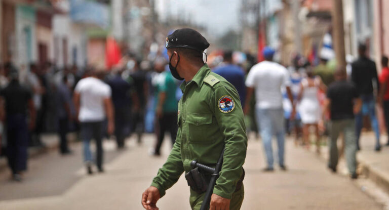 Creo que tendré el honor de tomar Cuba, plantea Donald Trump en uno de los peores días para la isla