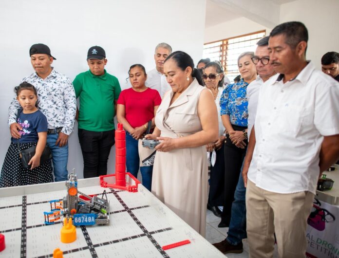 Centro Comunitario en la Ribera del Río Hondo