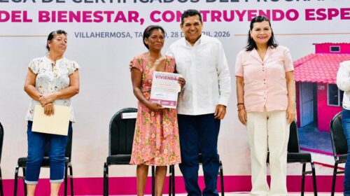 Entregan 485 certificados de “Viviendas del Bienestar” a familias de Tabasco