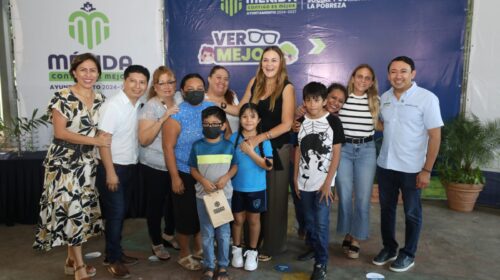 Entregan lentes graduados gratuitos en colonias vulnerables de Mérida