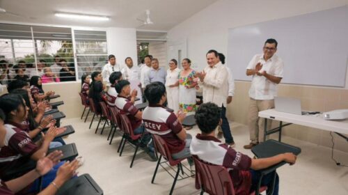 Entregan obras de infraestructura educativa y desarrollo rural en Ticul