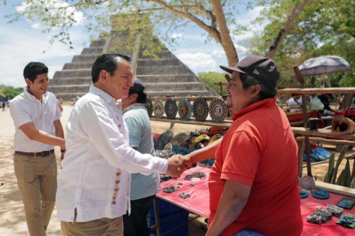 Impulsan mejores condiciones para las y los artesanos en Chichén Itzá