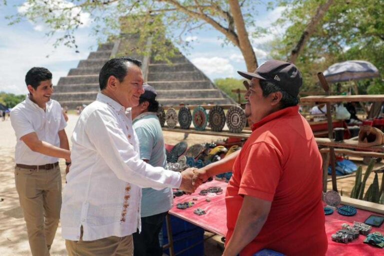 Impulsan mejores condiciones para las y los artesanos en Chichén Itzá