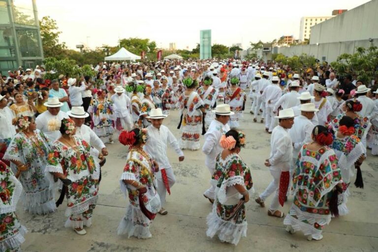 Jaraneros celebran el Día Internacional de la Danza en el Gran Museo del Mundo Maya