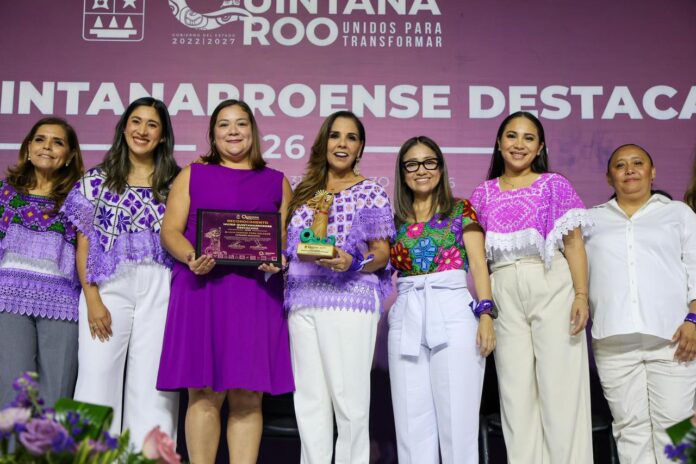 Mara Lezama entrega el Premio Estatal Mujer Quintanarroense Destacada 2026