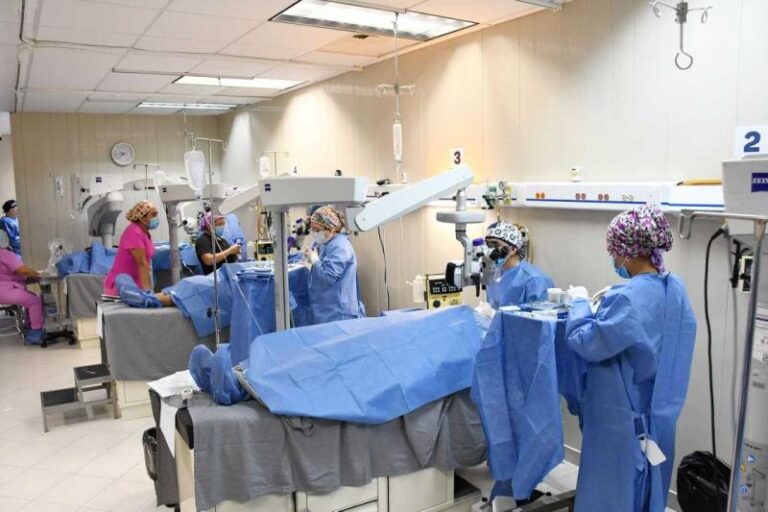 Realizan jornadas de cirugías de cataratas gratuitas en Yucatán