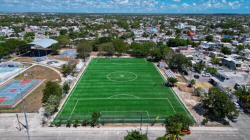 Supervisan avances en cancha de futbol de Cancún