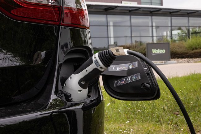 Avanza Valeo hacia la neutralidad de carbono en 2050