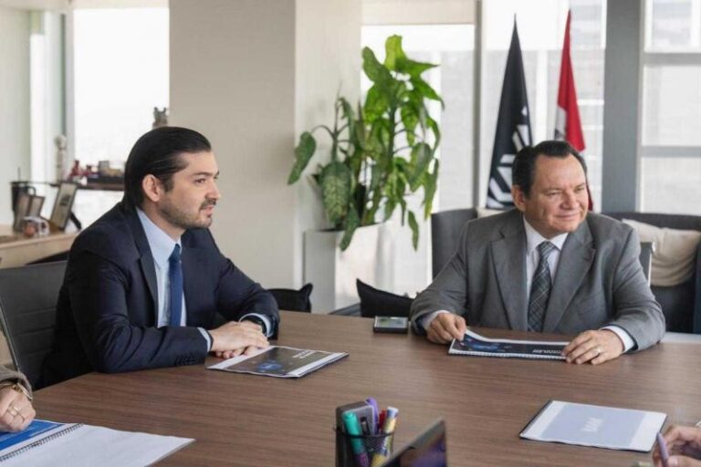 Díaz Mena se reúne con directivos de Kavak