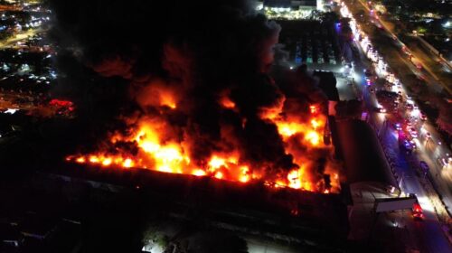 Incendio consume bodega de electrodomésticos en Mérida