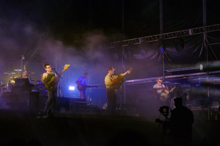 Más de 20 mil espectadores disfrutaron del concierto gratuito de Morat sobre la laguna Nichupté
