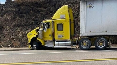 Tráiler se queda sin frenos y choca contra caseta de Arriaga, Chiapas; hay 6 lesionados