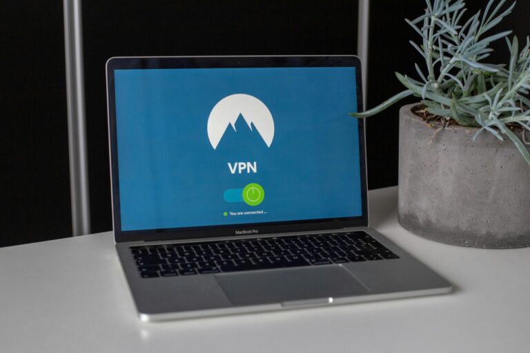Descubre los 4 beneficios clave de usar una VPN antes y durante tu viaje