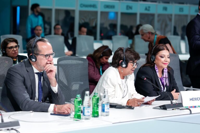 Desde Azerbaiyán, Clara Brugada llama a una revolución urbana de los cuidados