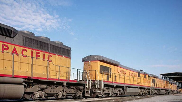 Hallan seis cuerpos dentro de un tren en Texas