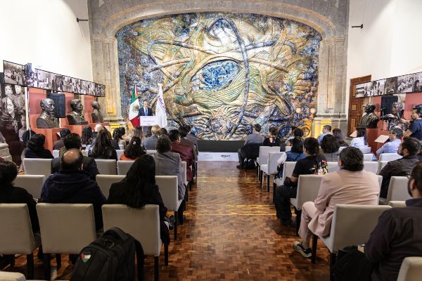 La Secretaría de Educación Pública con la Estrategia Nacional de Lectura y Amazon México inician convocatoria del Premio Primera Novela 2026