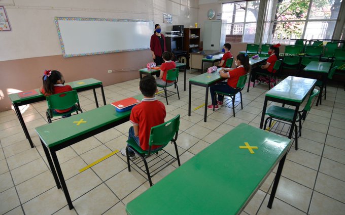 Rechaza Unión de Padres de Familia recorte de clases en México
