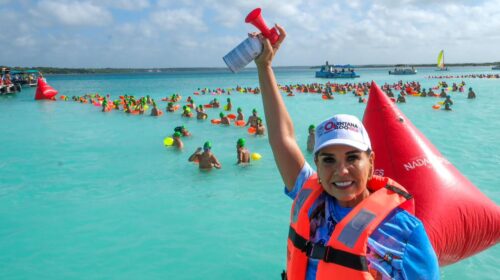 Bacalar recibe a nadadores de cinco países en el XX Maratón de Aguas Abiertas