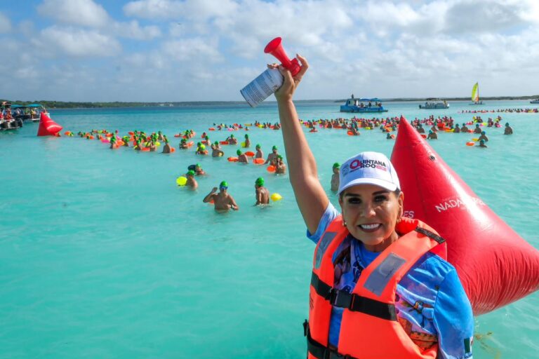 Bacalar recibe a nadadores de cinco países en el XX Maratón de Aguas Abiertas