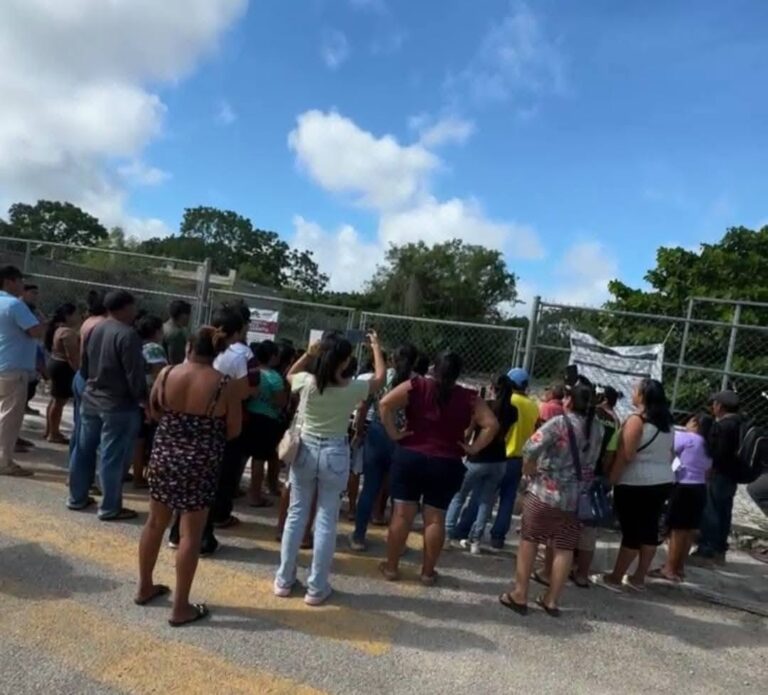 Cambiarán plantilla docente de telesecundaria en Valladolid tras protestas de padres de familia