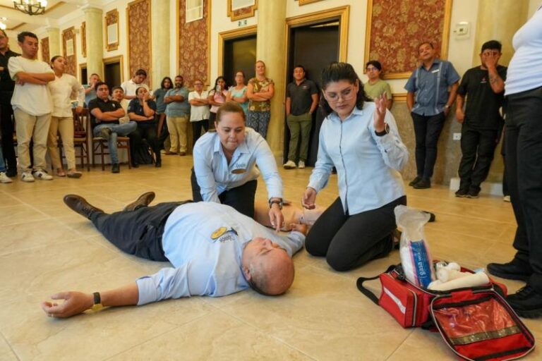Capacitan en primeros auxilios a prestadores de servicios turísticos de Yucatán